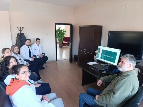 İntörn Öğrencileri Prof. Dr. Mustafa TEKERLİ nezaretinde derste