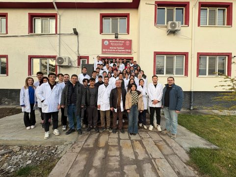 Veteriner Fakültesi Zootekni Anabilim Dalı tarafından verilen; Zootekni I Dersinin B şubesi Öğrencileri Uygulama amaçlı çiftliğimize ziyaret gerçekleştirmişlerdir.